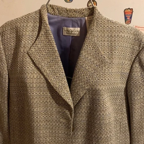 Blazer - Picture 3 of 4